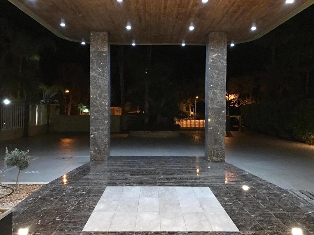 Zavos Marathon Beach Apartments Limassol Bagian luar foto