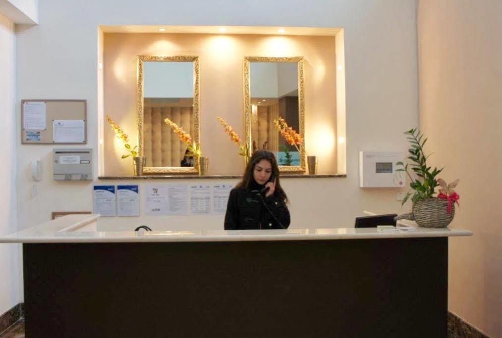 Zavos Marathon Beach Apartments Limassol Bagian luar foto