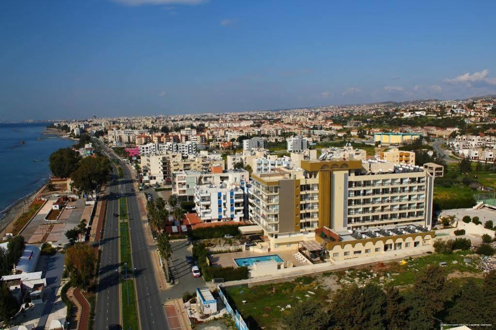 Zavos Marathon Beach Apartments Limassol Bagian luar foto