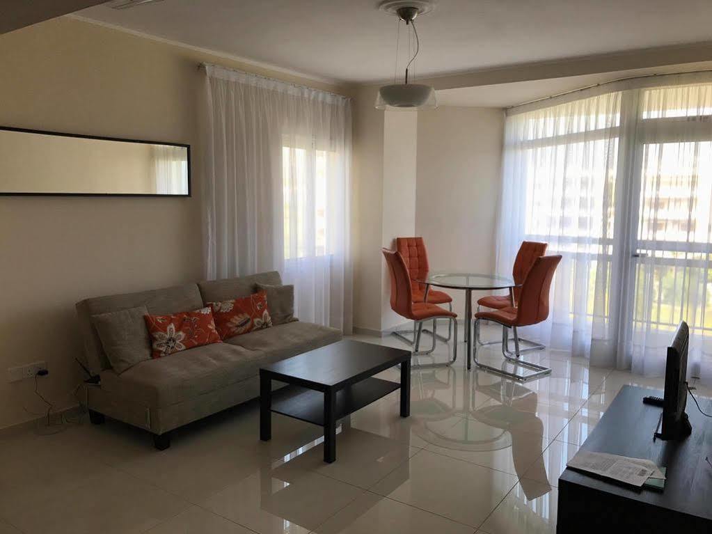 Zavos Marathon Beach Apartments Limassol Bagian luar foto