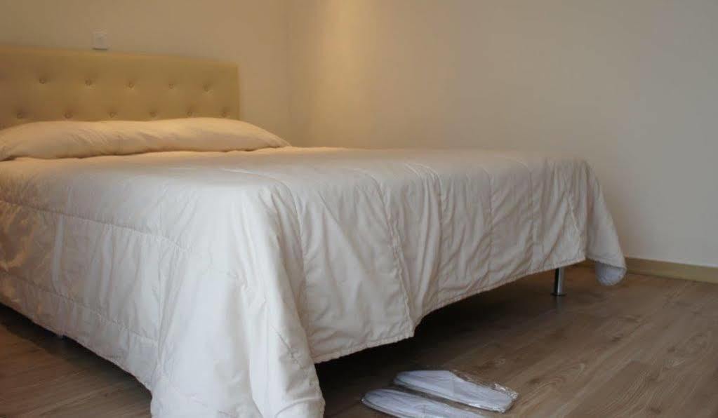 Zavos Marathon Beach Apartments Limassol Bagian luar foto