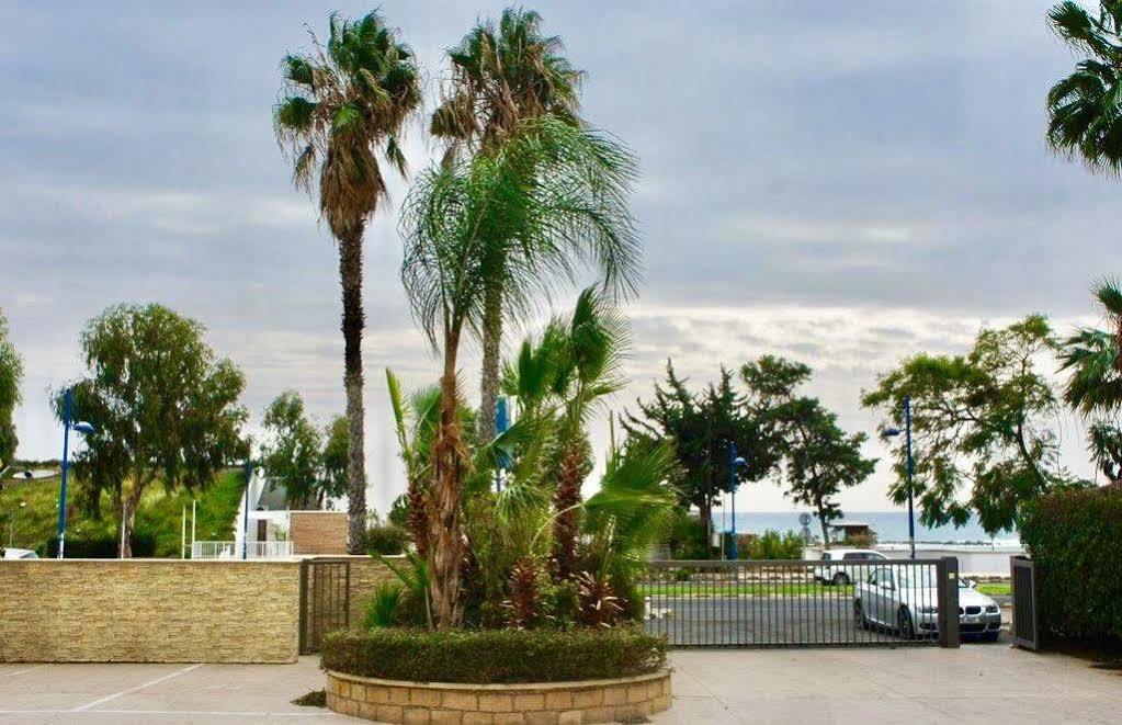 Zavos Marathon Beach Apartments Limassol Bagian luar foto