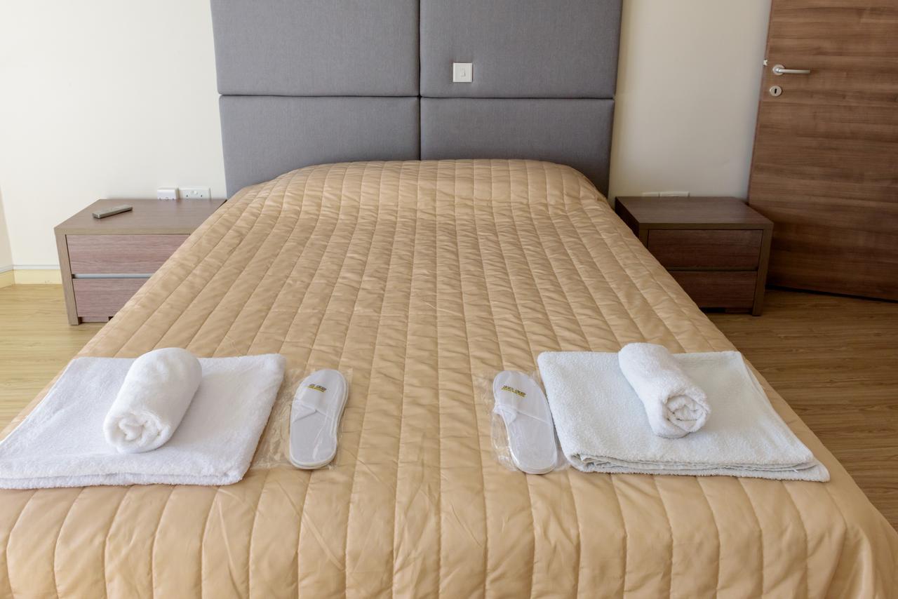 Zavos Marathon Beach Apartments Limassol Bagian luar foto