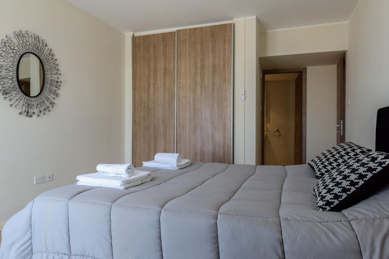 Zavos Marathon Beach Apartments Limassol Bagian luar foto
