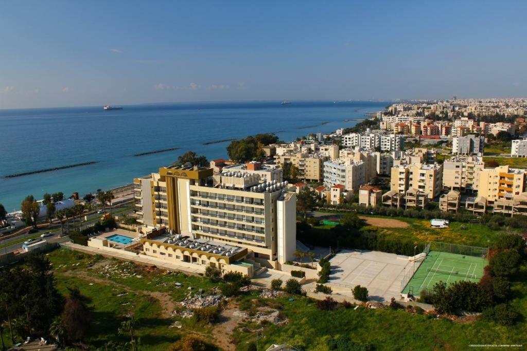 Zavos Marathon Beach Apartments Limassol Bagian luar foto