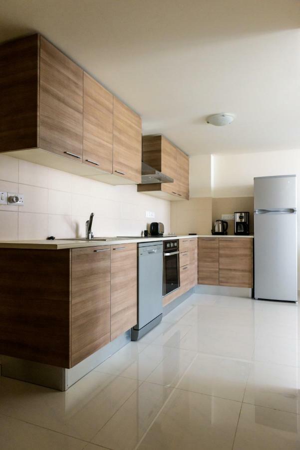 Zavos Marathon Beach Apartments Limassol Bagian luar foto